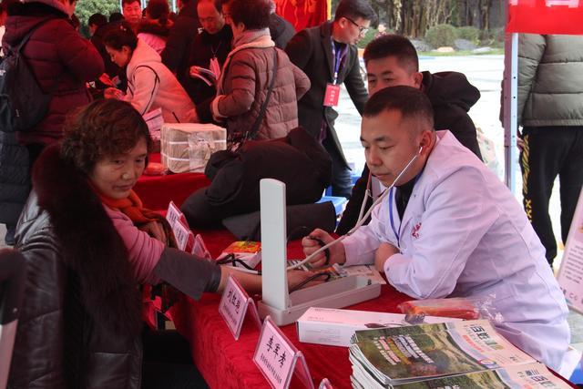 2020年'衛(wèi)生健康下鄉(xiāng)'為嵐皋群眾送來健康大禮包